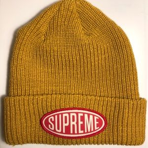 SUPREME OVAL PATCH BEANIE